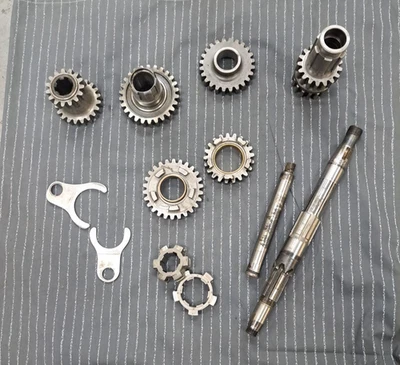 Harley Davidson 1971 transmisión engranajes y ejes Foto 1 de 4