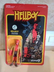 Super7 ReAction Hellboy Mike Mignola Actionfigur Trenchcoat 2016 Neu im Karton NEU - Bild 1 von 4