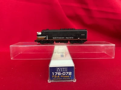 Kato N Scale Southern Pacific EMD F3-A Diesel Black Widow #176-072 - Image 1 of 4