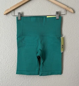 Neu mit Etikett All In Motion Damen-Bikershorts Elasthan XS nahtloser Kern hoher Bund 6 Zoll grün - Bild 1 von 7