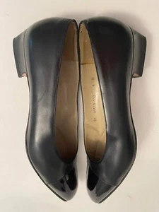 Vintage Classic Salvatore Ferragamo Pumps Size 6 B Black Patent Leather  - Picture 1 of 11