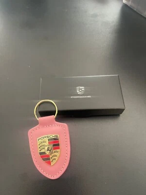 PORTACHIAVI ROSA PORSCHE, IN PELLE ORIGINALE CON SCATOLA - Immagine 1 di 4