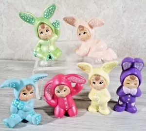 Seis niños bebés de Pascua en trajes de conejito conejo 4" de alto porcelana Pascua - Imagen 1 de 6
