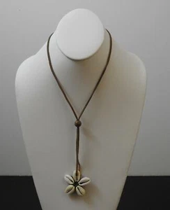 Collar de cuero vintage Cowrie Shell cuentas de madera tonos marrones gota de aproximadamente 12" G41 - Imagen 1 de 12