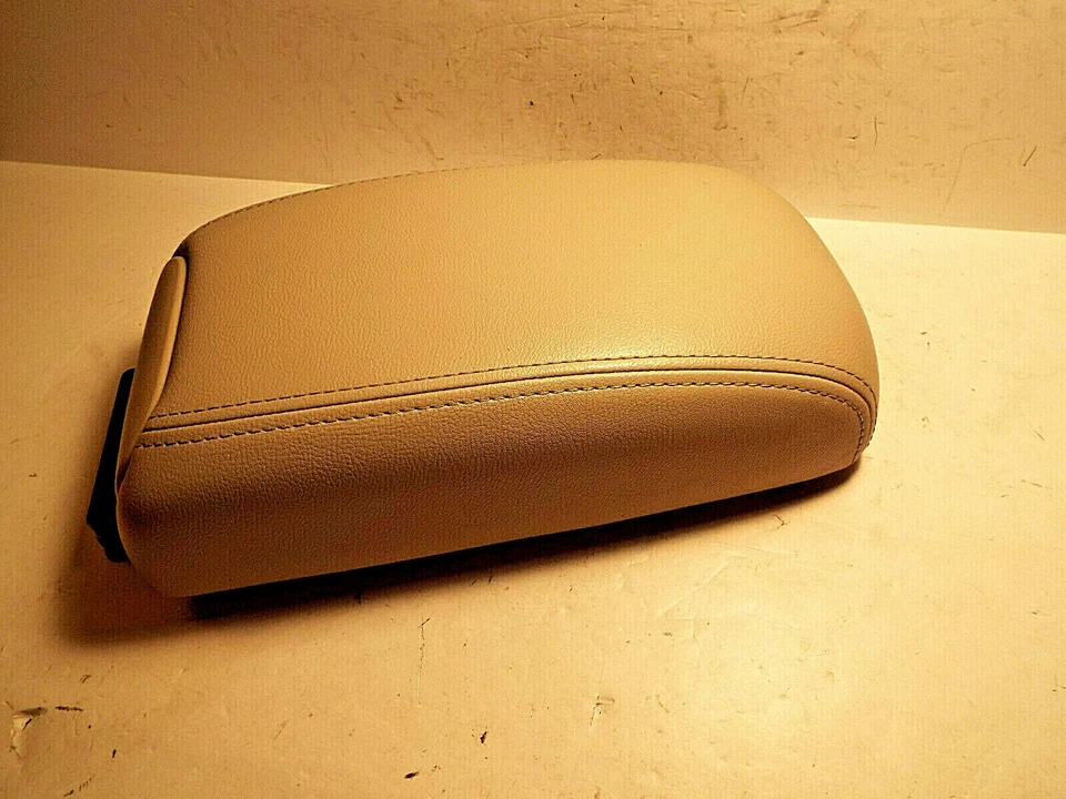 Conjunto de tapa de consola Mitsubishi Outlander 2009. USADO. Foto 1 de 4