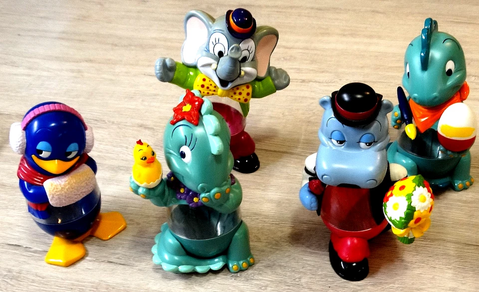 5 Schoko Bons Figuren Dosen - Ü-Ei - Happy Hippo, Pinguin, Elefant, 2 x Dino - Bild 1 von 2