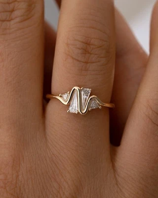 2.50Ct Trillion Cut Lab Grown Diamond Wedding Engagement Ring 10k Yellow Gold - Image 1 of 4