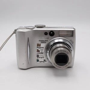 Nikon Coolpix 5900 fotocamera digitale 5,1 megapixel argento testata funzionante - Foto 1 di 16