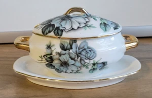 Vintage White with Blue Roses Gilded Porcelain Sugar Server Made In Japan - Picture 1 of 10