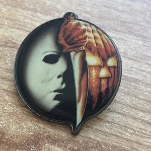Beutekiste Metallabzeichen. Horror Oktober 2016. Halloween. - Bild 1 von 2