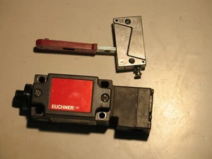 EUCHNER NZ1VZ-2131E-M SEGURIDAD SW 4A/230VAC&24VDC CON 5 PINES MINI Y LLAVE P6536 - Imagen 1 de 5
