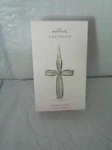 2018 - Hallmark Keepsake - Sacred Heart Ornament - Metal - New - Picture 1 of 1