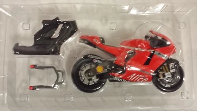 Marco Melandri. Ducati Desmosedici MotoGP 2008. Minichamps 1/12 - Image 1 of 4