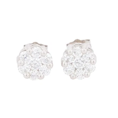 Par de aretes con racimo de diamantes de corte redondo de 0,91 quilates de oro blanco de 14 k de 2,24 gramos Foto 1 de 4