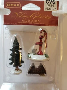 ~~NEU~~2003 LEMAX Village Collection, "Wasserpumpe, Baum & Brennholz" - Bild 1 von 4