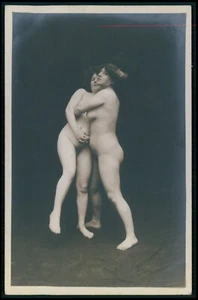 e Foto postal francesa desnuda luchadora mujer original principios de 1900 - Imagen 1 de 2