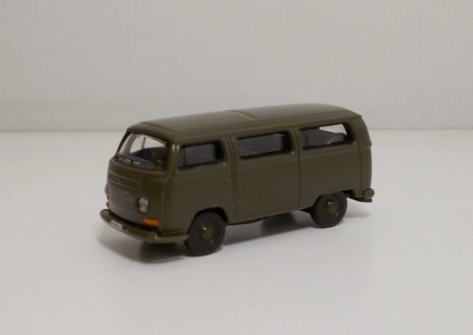 MÄRKLIN 18700 4MFOR Mezzo militare Tedesco VW-Bus "Personenwagen 8 Sitze" - Immagine 1 di 3