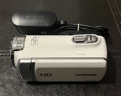 Videocámara digital Samsung HMX-F90 HD CMO 52x con zoom óptico con batería y cargador Foto 1 de 4