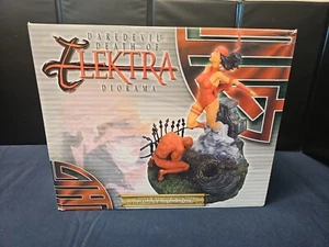 Marvel DAREDEVIL DEATH OF ELEKTRA Comic Statue Diorama #966/1982 Dynamic Forces - Picture 1 of 10