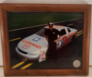 Gerahmtes Foto von Dale Earnhardt Sr mit Silber #3 Goodwrench Rennwagen - Bild 1 von 6