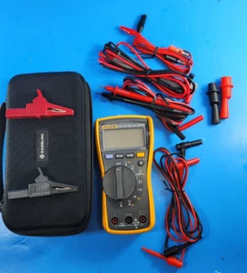 Fluke 115 TRMS Multimeter - Picture 1 of 6