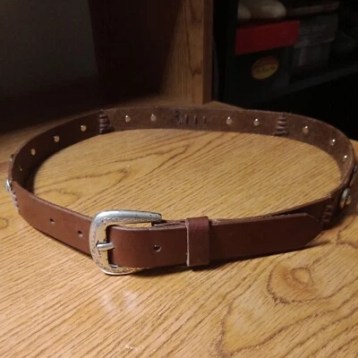 Cinturón de cuero estilo concho medallón piezas cosidas tejido fósil talla M marrón  Foto 1 de 4