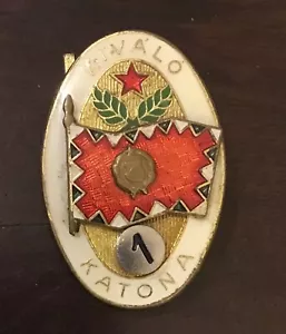 HUNGARY KIVALO KATONA 1st Degree Soldier Enamel pin - Picture 1 of 4