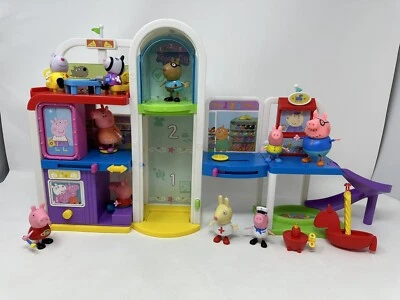 Peppa Pig Peppa's Centro Comercial Exclusivo Juego Marca 9 Figuras Foto 1 de 4