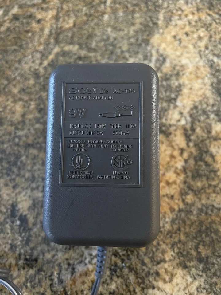 Adaptador de corriente alterna original Sony AC-T46 9V 600mA para teléfono Sony E81182 - limpio Foto 1 de 3