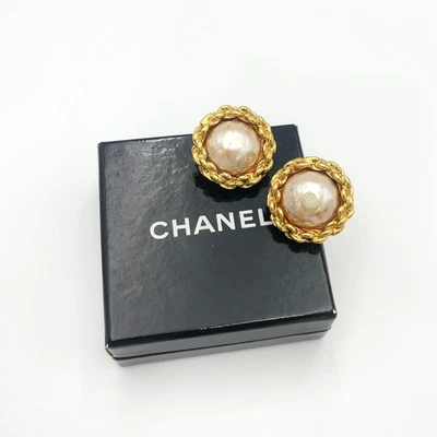 Auténticos Pendientes Chanel Coco Perla Falsa GD Grabados 2290 con Caja BA120020 Foto 1 de 4