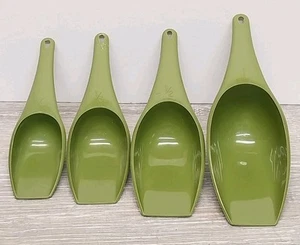 Juego de 4 vasos medidores vintage verde aguacate colgantes de plástico años 60 70 - Imagen 1 de 4