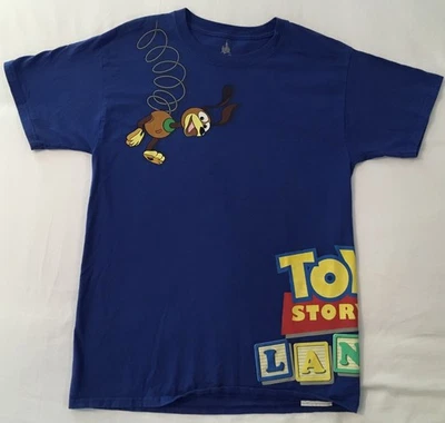 Camiseta Disney Toy Story Land Para Hombre Talla Mediana Azul Parques Disney Slinky Dog Usada Foto 1 de 3