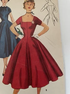 50er Jahre #NewLook Kleid Simplicity 4639 Simple To Make #Vintage Nähmuster b31 - Bild 1 von 3