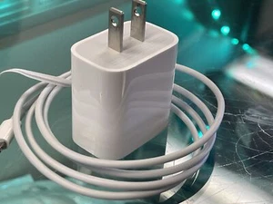 Véritable adaptateur chargeur rapide USB-C 20 W et câble Lightning USB-C 1 m (3 pieds) iPhone - Photo 1 sur 5