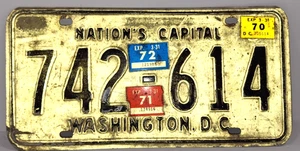 Vintage 1970 To 1972 Washington District Of Columbia License Plate (742-614) - Picture 1 of 2
