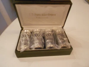 F.B. ROGERS SILVER CO. BLAUES GLAS SALZ/PFEFFER SET IN BOX 4 STREUER #315686 - Bild 1 von 5
