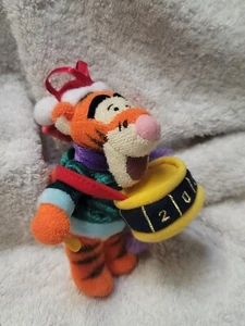 2001 Drummer Tigger Christmas 4. 5" Plush Dangle Ornament US Disney - Picture 1 of 4