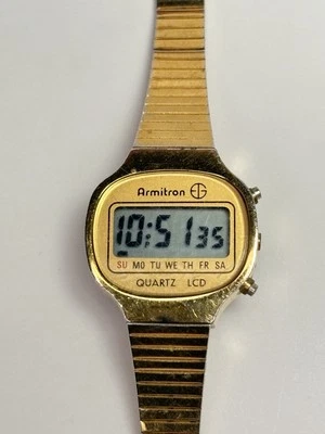 Reloj pequeño digital Armitron tono dorado para dama, raro LCD vintage, regalos para ella Foto 1 de 4