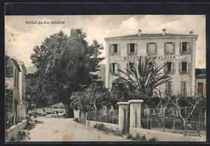 CPA Cavalaire, Hôtel de Cavalaire entouré de végétation avec une allée menant à - Picture 1 of 2