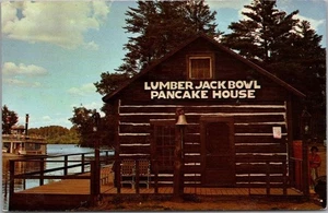 Postal de Hayward, Wisconsin "LUMBERJACK BOWL PANCAKE HOUSE" con vista de barco fluvial - Imagen 1 de 2