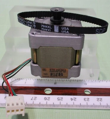 Motor paso a paso Shinano Kenshi 4 hilos NEMA 16 0,9° paso 6,8 V 16Ω STH-39C803 y correa Foto 1 de 4