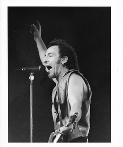 Bruce Springsteen BLACK AND WHITE 8 X 10 RC PHOTOGRAPH - Picture 1 of 1