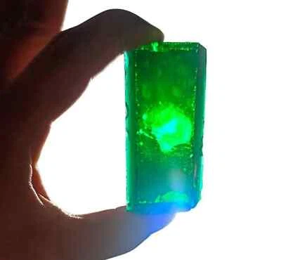 Lab-Created Green Emerald, 620 Ct Colombian  Gemstone, Raw Rough for Faceting - Image 1 of 4
