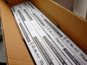 25 MaxLite L9T8DE240-CG4 Single 24" 9 Watt Double-Ended Bypass 4000k - Picture 1 of 7