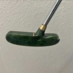 36" Jade and Brass Golf Putter - Bild 1 von 8