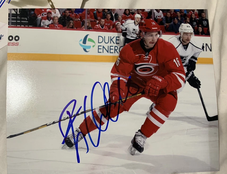 FOTO 8x10 firmada con autógrafo por elias lindholm de hockey de la nhl carolina huracanes Foto 1 de 1