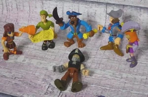 2.5" Scooby Doo PIRATE CREW Mystery Mates Figure Velma Fred Daphne Scooby Shaggy - Picture 1 of 15