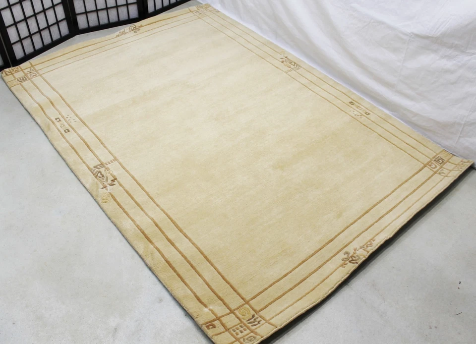 R07 100 Woolen Tibetan Area Rug 4' 7 ' X 6' 7" Handmade in Nepal