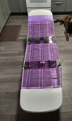 Tubo de vinilo de gelatina plegable chaise salón césped playa silla púrpura vintage retro y2k Foto 1 de 4