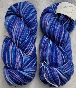 New Lot of 2 Hanks Island Yarn Stellar in Tanzenite 210yds - Bild 1 von 4